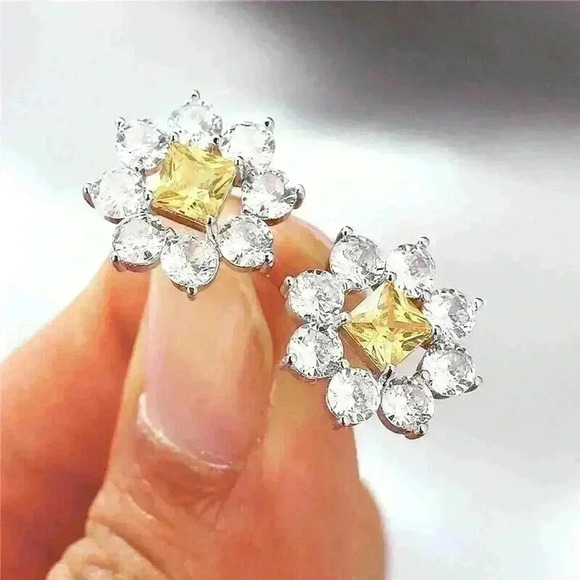 Gorgeous Sterling Silver Diamond & Citrine Flower Studs - Picture 2 of 4